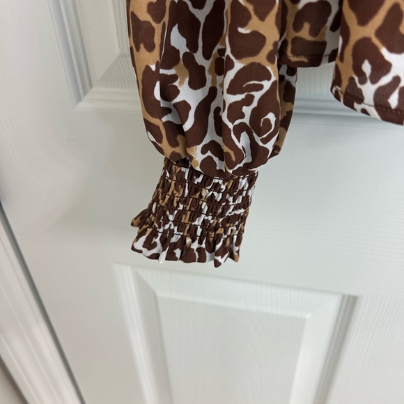 Lilly Pulitzer flattering , festive top, Large - Picture 3 of 4